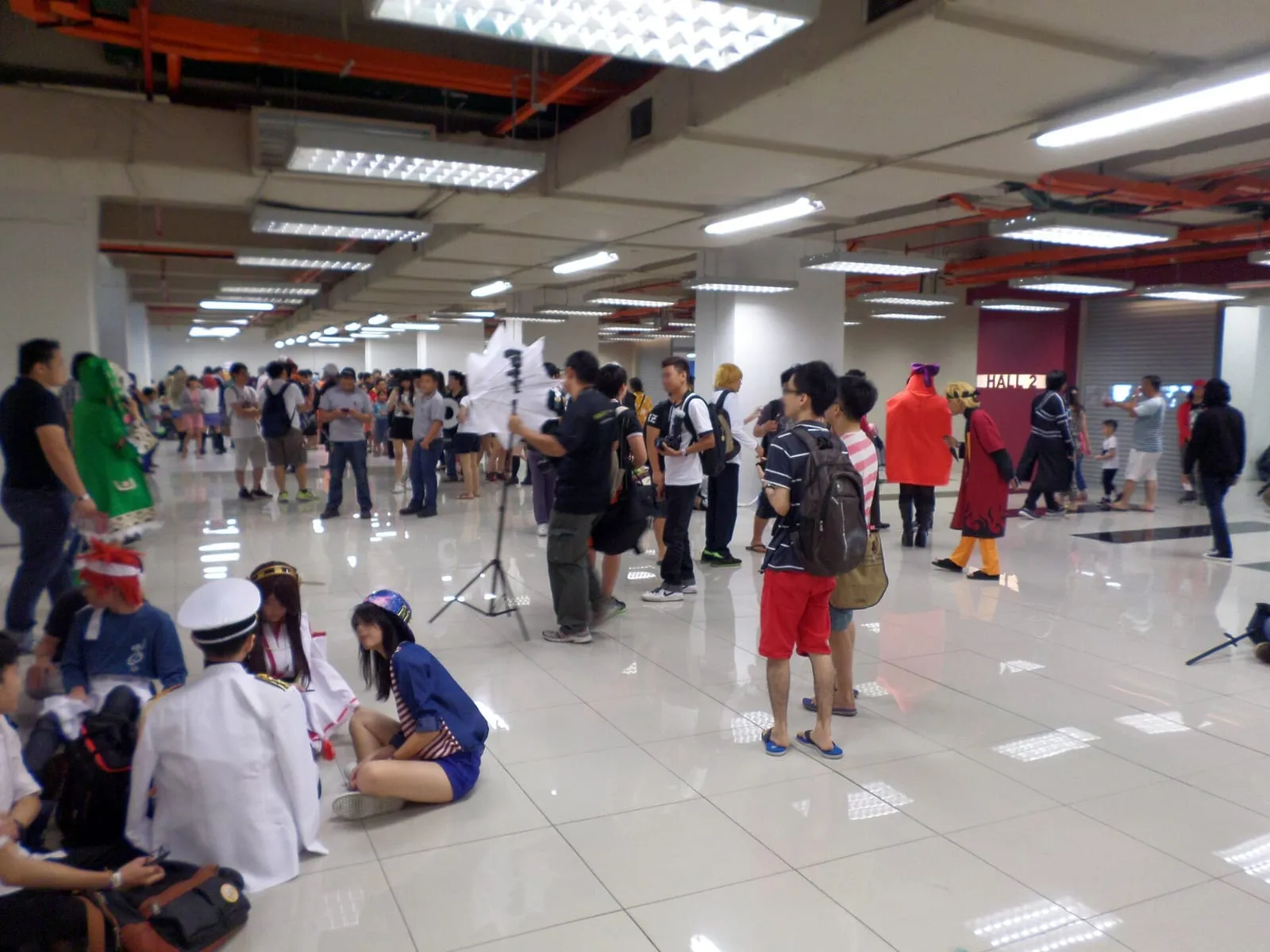 Un défilé de cosplay dans un salon consacré à la culture japonaise