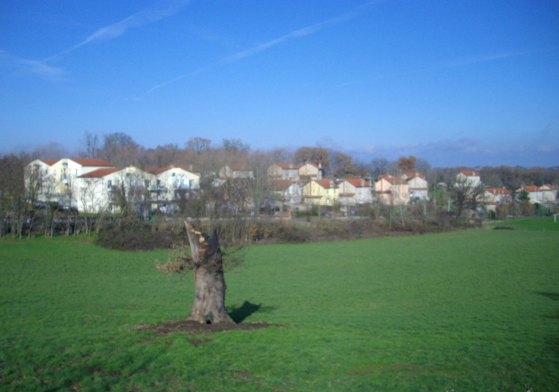 Vue de l'ancienne cité-jardin de Fontgrande, sur sa colline