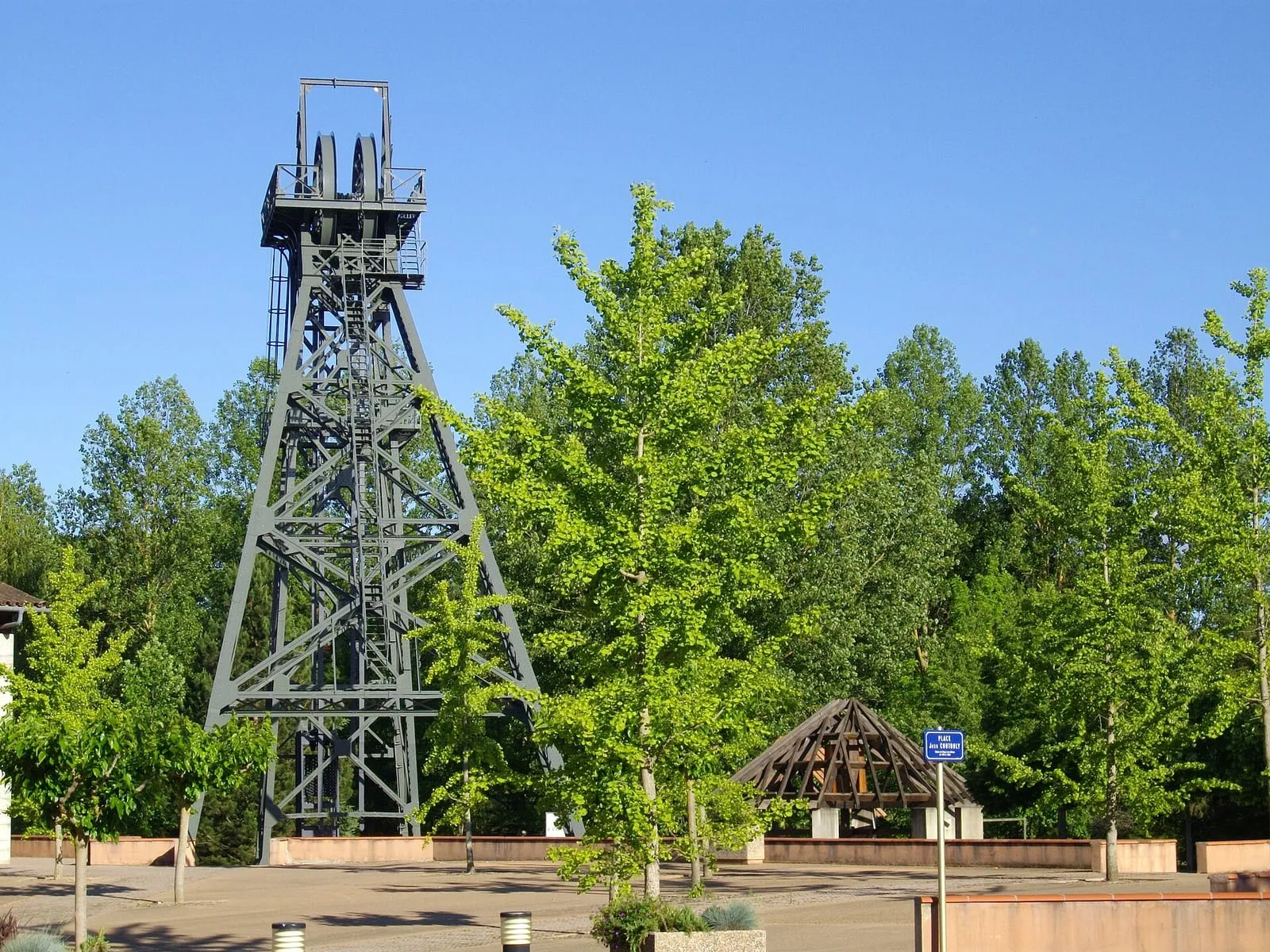 Un puits de mine du bassin de Carmaux, où travaillaient les mineurs polonais recrutés après 1919